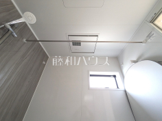 A号棟　浴室換気乾燥機　【日野市多摩平５丁目】雨の日の強い味方！浴室換気乾燥機付きユニットバスで洗濯物が乾かせます。
