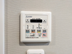 浴室乾燥機リモコン　【ランドコートつつじヶ丘】
浴室は換気・乾燥・暖房機付きで、入浴前も入浴後も快適です。　