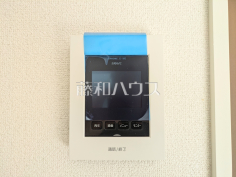 2号棟　TVモニター付きインターホン　【府中市新町２丁目】TVモニター付きインターホンのため訪問者がひと目で分かります　
