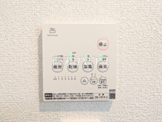 2号棟　浴室換気乾燥機スイッチ　【府中市新町２丁目】 浴室換気乾燥機は梅雨の時期等、なかなか乾かない洗濯物を干すのに役立ちます！ 