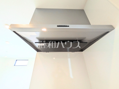 レンジフード　【八王子市散田町１丁目】お手入れのしやすいレンジフードは見た目もスッキリしていて、料理時の油煙やニオイを効率的に外に出せます。