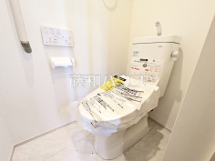 温水洗浄機能付きトイレ　【世田谷区北烏山５丁目】
温水洗浄機能付きトイレで清潔にご使用いただけます。　