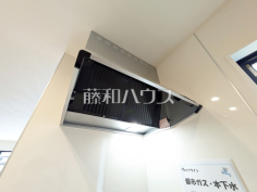 レンジフード【立川市砂川町４丁目】
お手入れのしやすいレンジフードは見た目もスッキリしていて、料理時の油煙やニオイを効率的に外に出せます。　