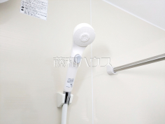 スイッチ付シャワーヘッド　【立川市砂川町４丁目】
浴室のシャワーは手元で止水ができるスイッチ付シャワーヘッドにより、さらに節水効果がアップします。　
