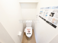 温水洗浄機能付きトイレ【立川市砂川町４丁目】
温水洗浄機能付きトイレで清潔にご使用いただけます。　