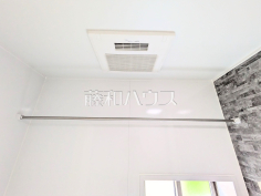 浴室換気乾燥機　【所沢市東狭山ケ丘３丁目】雨の日の強い味方！浴室換気乾燥機付きユニットバスで洗濯物が乾かせます。
