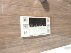 浴室給湯リモコン（2）　【カクタス田無マンション】追焚き機能付きなので、生活時間の違う家族に便利です。