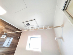 浴室乾燥機(浴室内上部)雨の日の強い味方！浴室換気乾燥機付きユニットバスで洗濯物が乾かせます