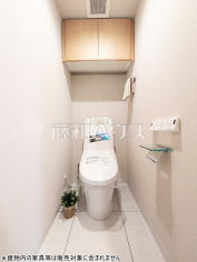 温水洗浄便機能付きトイレ　【ライオンズガーデン調布多摩川】温水洗浄便機能付きトイレで清潔にご使用いただけます。 