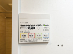 浴室換気乾燥機リモコン　【マートルコートつつじヶ丘】雨の日の強い味方！浴室換気乾燥機付きユニットバスで洗濯物が乾かせます。
