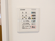 浴室乾燥機リモコン　【稲城市矢野口】
浴室は換気・乾燥・暖房機付きで、入浴前も入浴後も快適です。　