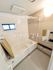 暖房乾燥機つき浴室　【稲城市矢野口】
浴室は換気・乾燥・暖房機付きで、入浴前も入浴後も快適です。　