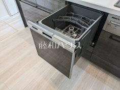 食器洗浄乾燥機　【国分寺市東戸倉１丁目】ビルトイン食洗機は毎日の家事を軽減させてくれます。またワークトップも広々使え機能性も向上します。 

