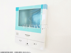 防犯に役立つTVモニター付インターフォン　
TVモニター付きインターホンのため訪問者がひと目で分かります　