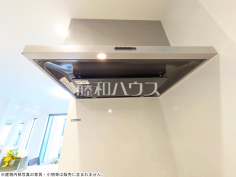 レンジフード　【八王子市散田町２丁目】 お手入れのしやすいレンジフードは見た目もスッキリしていて、料理時の油煙やニオイを効率的に外に出せます。 