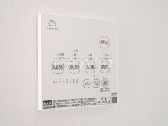 浴室乾燥暖房機リモコン　【小平市小川町１丁目】浴室には暖房機能を備えているので、冬の寒い時期には入浴前に予備暖房をすることで急激な温度変化によるヒートショックの防止にも役立ちます。