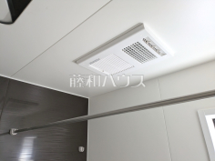 浴室乾燥機　【小平市小川町１丁目】雨の日の強い味方！浴室換気乾燥機付きユニットバスで洗濯物が乾かせます。