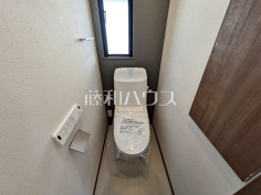 温水洗浄機能付きトイレ　【所沢市狭山ケ丘１丁目】
温水洗浄機能付きトイレで清潔にご使用いただけます。　