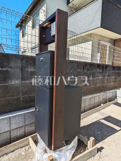 1号棟　郵便受・宅配ボックス　【八王子市長沼町】ネット通販での荷物の受取り時に役立つ宅配ボックス！外出中でも帰宅時間を気にせず受け取れるのは便利ですね。　