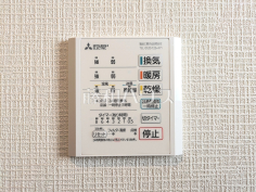 2号棟　浴室換気乾燥機スイッチ　【八王子市長沼町】換気機能によってバスルーム内のカビの発生を抑制できます。夜間や雨天時の洗濯物の乾燥に便利な乾燥機能も装備。
