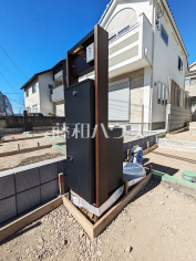 2号棟　郵便受・宅配ボックス　【八王子市長沼町】荷物の受け取り時間を気にせず外出できる宅配ボックス付き！