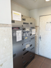 宅配ボックス付きで再配達の手間が省けます　不在時でも荷物の受け取り・保管が可能な宅配ボックス　