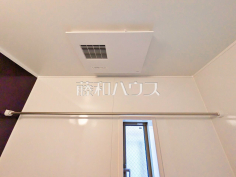 浴室乾燥機(浴室内上部)雨の日の強い味方！浴室換気乾燥機付きユニットバスで洗濯物が乾かせます