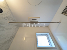 浴室換気乾燥機　【八王子市南陽台３丁目】雨の日の強い味方！浴室換気乾燥機付きユニットバスで洗濯物が乾かせます。
