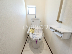 2号棟　温水洗浄機能付きトイレ　【府中市四谷３丁目】
温水洗浄機能付きトイレで清潔にご使用いただけます。　