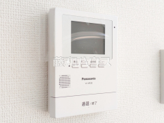 TVモニタ付インターホン訪問者がひと目でわかるTVモニタ付インターホンでお子様のお留守番も安心です。