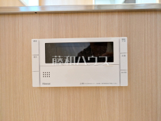 給湯リモコン【狛江市駒井町３丁目】
追焚き機能付きなので、生活時間の違う家族に便利です。　