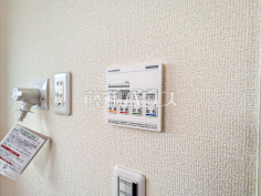 24時間換気システム24時間換気システムにより、花粉・PM2.5などの微小粒子物質の侵入を防ぎ、快適な室内を保ちます