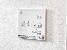 24時間換気システム 24時間換気システムにより、花粉・PM2.5などの微小粒子物質の侵入を防ぎ、快適な室内を保ちます