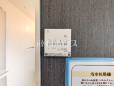 24時間換気システム 24時間換気システムにより、花粉・PM2.5などの微小粒子物質の侵入を防ぎ、快適な室内を保ちます