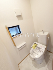 2号棟　温水洗浄機能付きトイレ【府中市西原町２丁目】
温水洗浄機能付きトイレで清潔にご使用いただけます。　