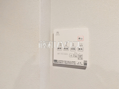 浴室換気乾燥機スイッチ　【武蔵野市境南町３丁目】 浴室換気乾燥機を使用すると浴室がジメジメしないので、お掃除が楽になるというメリットもございます！ 