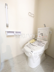1号棟　温水洗浄機能付きトイレ【府中市本宿町４丁目】
温水洗浄機能付きトイレで清潔にご使用いただけます。　