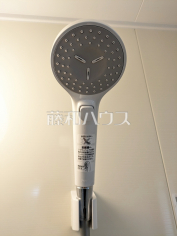 1号棟　スイッチ付シャワーヘッド　【府中市本宿町４丁目】
浴室のシャワーは手元で止水ができるスイッチ付シャワーヘッドにより、さらに節水効果がアップします。　