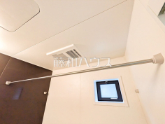 浴室乾燥機(浴室内上部)雨の日の強い味方！浴室換気乾燥機付きユニットバスで洗濯物が乾かせます