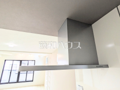レンジフード　【練馬区向山３丁目】 お手入れのしやすいレンジフードは見た目もスッキリしていて、料理時の油煙やニオイを効率的に外に出せます。 