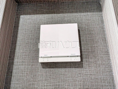 床暖房スイッチ乾燥しすぎず、埃も舞わずハウスダストが少ないクリーンな室内をキープする床暖房 