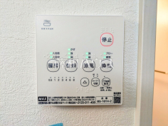 24時間換気システム  24時間換気システムにより、花粉・PM2.5などの微小粒子物質の侵入を防ぎ、快適な室内を保ちます。 