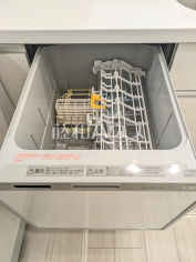 食洗機　【富士見市鶴瀬東２丁目】キッチンにはエコと家事時間短縮、一石二鳥の食洗機付です。　