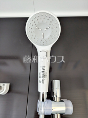 スイッチ付シャワーヘッド　【狛江市西野川４丁目】
浴室のシャワーは手元で止水ができるスイッチ付シャワーヘッドにより、さらに節水効果がアップします。　