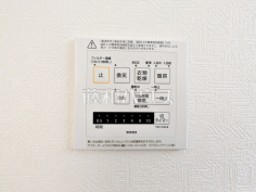 浴室乾燥機リモコン　【狛江市西野川４丁目】
浴室は換気・乾燥・暖房機付きで、入浴前も入浴後も快適です。　