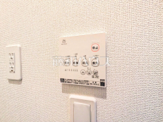24時間換気システム 24時間換気システムにより、花粉・PM2.5などの微小粒子物質の侵入を防ぎ、快適な室内を保ちます。 
