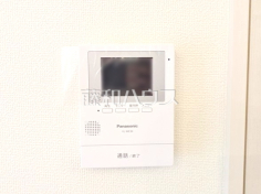 1号棟　TVモニタ付インターホン　【新座市石神５丁目】訪問者がわかるTVモニター付インターホンは、お子様がお留守番をされるときも安心ですね。　