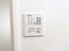 浴室換気乾燥機リモコン　【西東京市芝久保町４丁目】汚れものが多くても、いつでも洗濯物を干せるのが嬉しい浴室換気乾燥機！

