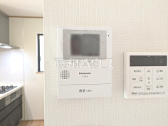 ２号棟　TVモニター付きインターホン　【東大和市清原４丁目】TVモニター付きインターホンのため訪問者がひと目で分かります
