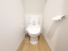 温水洗浄機能付きトイレ　【調布市深大寺北町５丁目】
温水洗浄機能付きトイレで清潔にご使用いただけます。　